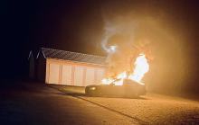 Podpalili BMW na osiedlowym parkingu. Para zatrzymana przez policję