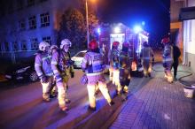 Pożar w mieszkaniu na poddaszu. 81-latek trafił do szpitala