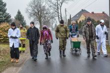 Niedźwiedź znów zatańczył w Chróścinie. Barwny korowód przeszedł przez wieś