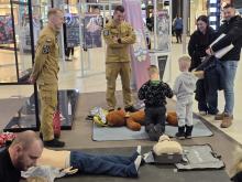 Zadbajmy razem o bezpieczeństwo" - strażacka akcja edukacyjna w CH Karolinka WIDEO