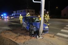 Trzy auta rozbite na Prószkowskiej. Sprawca uderzył w ogrodzenie i został zatrzymany