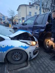 Pościg po kradzieży paliwa. Jeep zatrzymany po kontrolowanym zderzeniu