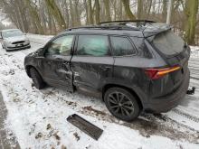 Ślisko na drogach. Policja apeluje o ostrożną jazdę 