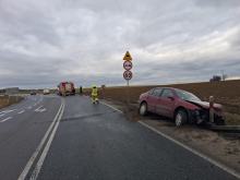 Zderzenie dwóch aut na drodze wojewódzkiej nr 426. Jedna osoba poszkodowana