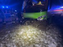 Autokar przebił bariery na A4. Jeden pas zablokowany