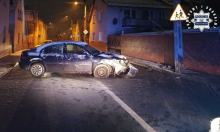 Wsiadła za kierownicę pijana, swoją podróż zakończyła na słupie energetycznym