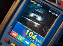 Pędził przez wieś ponad 100 km/h, bo zaspał do pracy