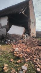 Zawaliła się część stodoły w Lipnikach. Nie żyje mężczyzna