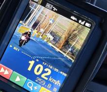 Poszalał na motorze. Teraz na trzy miesiące stracił prawo jazdy