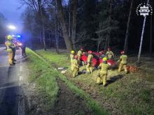 Dachowanie na trasie Zawadzkie-Wierchlesie. Szybka reakcja policjanta