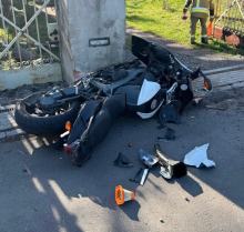 Motocyklista ranny po zderzeniu z autem w gminie Pokój