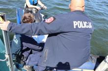 Pierwsza interwencja na wodzie. Policjanci pomogli na Jeziorze Dużym