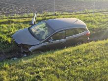 Wypadek na A4. Auto wypadło z jezdni, dwie osoby w szpitalu