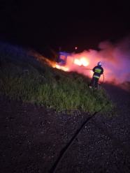 Samochód spłonął przy DK40. Strażacy interweniowali w rejonie Ujazdu