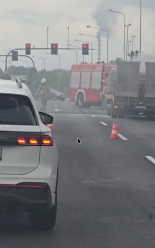 Samochód ciężarowy zapalił się na obwodnicy Opola