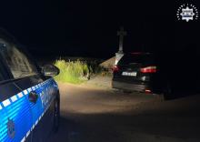 Pijany kierowca uderzył w przydrożny krzyż. Drugi jechał slalomem przez miasto