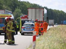 Zderzenie ciężarówki z busem na A4. Dwie osoby poszkodowane