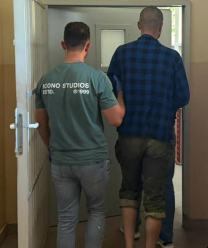 Nie miał kasku, wzbudził podejrzenia. Złapany na gorącym uczynku