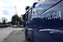 Race na sektorze Odry i narkotyki u kibiców Arki. Policja prowadzi czynności