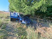 Mitsubishi wypadło z autostrady A4 i uderzyło w ogrodzenie