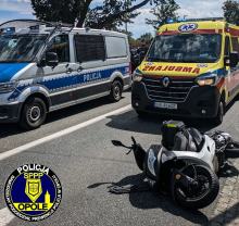 Nie ustąpił pierwszeństwa motorowerzyście. Policjanci ruszyli z pomocą