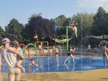 "Starszych dzieci nikt nie pilnuje". Rodzice o sytuacjach na Wodnym Placu Zabaw
