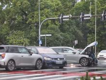 Wypadek na skrzyżowaniu Ozimskiej i Plebiscytowej. Trzy osoby w szpitalu