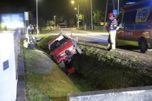 Skoda zakończyła jazdę w rowie. Kierowca na podwójnym gazie