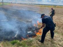 Zakaz prowadzenia, nietrzeźwy kierowca i pożar. Interwencje policjantów w rejonie Turawy