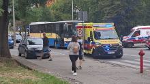 Zderzenie samochodu z autobusem w centrum Opola. Pasażer trafił do szpitala
