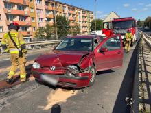 Zderzenie dwóch samochodów na estakadzie w Opolu