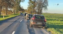 Zderzenie motocykla z osobówka na trasie Głogówek-Rzepcze. Dwie osoby trafiły do szpitala