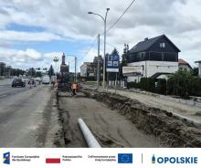 Wrocławska zmienia się na oczach kierowców. Widać już nowy prawoskręt i trasę dla rowerów