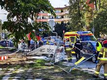 Samochód wjechał na plac budowy potrącając pieszych