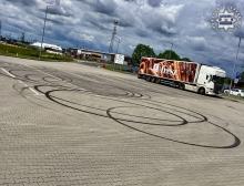 BMW zatańczyło na parkingu. Właściciel zapłacił srogi mandat WIDEO