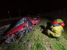 Zderzenie trzech samochodów na DW454. Dwie osoby w szpitalu