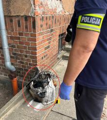 Pożar w kamienicy doprowadził policjantów do nielegalnej produkcji alkoholu WIDEO