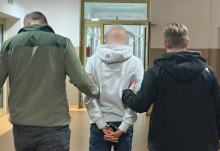 Awantura w Opolu. 38-latek wyrzucił przez okno doniczkę z konopiami i zaatakował policjanta