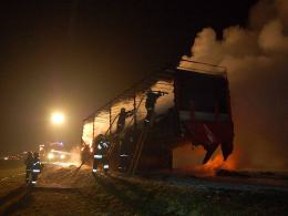 Płonąca ciężarówka na A4