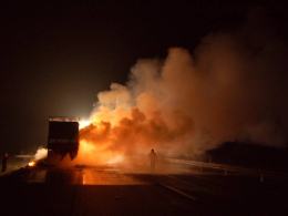 Płonąca ciężarówka na A4