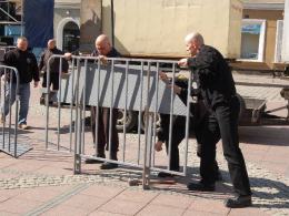 Nad bezpieczeństwem bawiących się, oprócz policji, straży pożarnej i pogotowia, czuwać będzie kilkudziesięciu ochroniarzy.