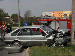 Połamał latarnie