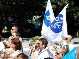 SŁUŻBA ZDROWIA: Protest pod Urzędem Wojewódzkim