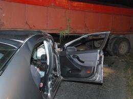 Seat wjechał pod przyczepę traktora