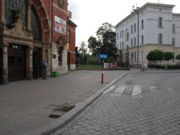 Pusty postój taksówek pod opolskim dworcem to prawdziwa rzadkość !