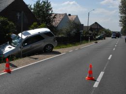 Zderzenie malucha z terenowym Mercedesem