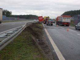 Wypadek ciężarówki na A4 /video/