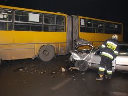 Zderzenie osobówki z autobusem