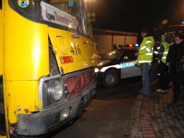 Zderzenie osobówki z autobusem
