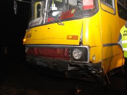 Zderzenie osobówki z autobusem
